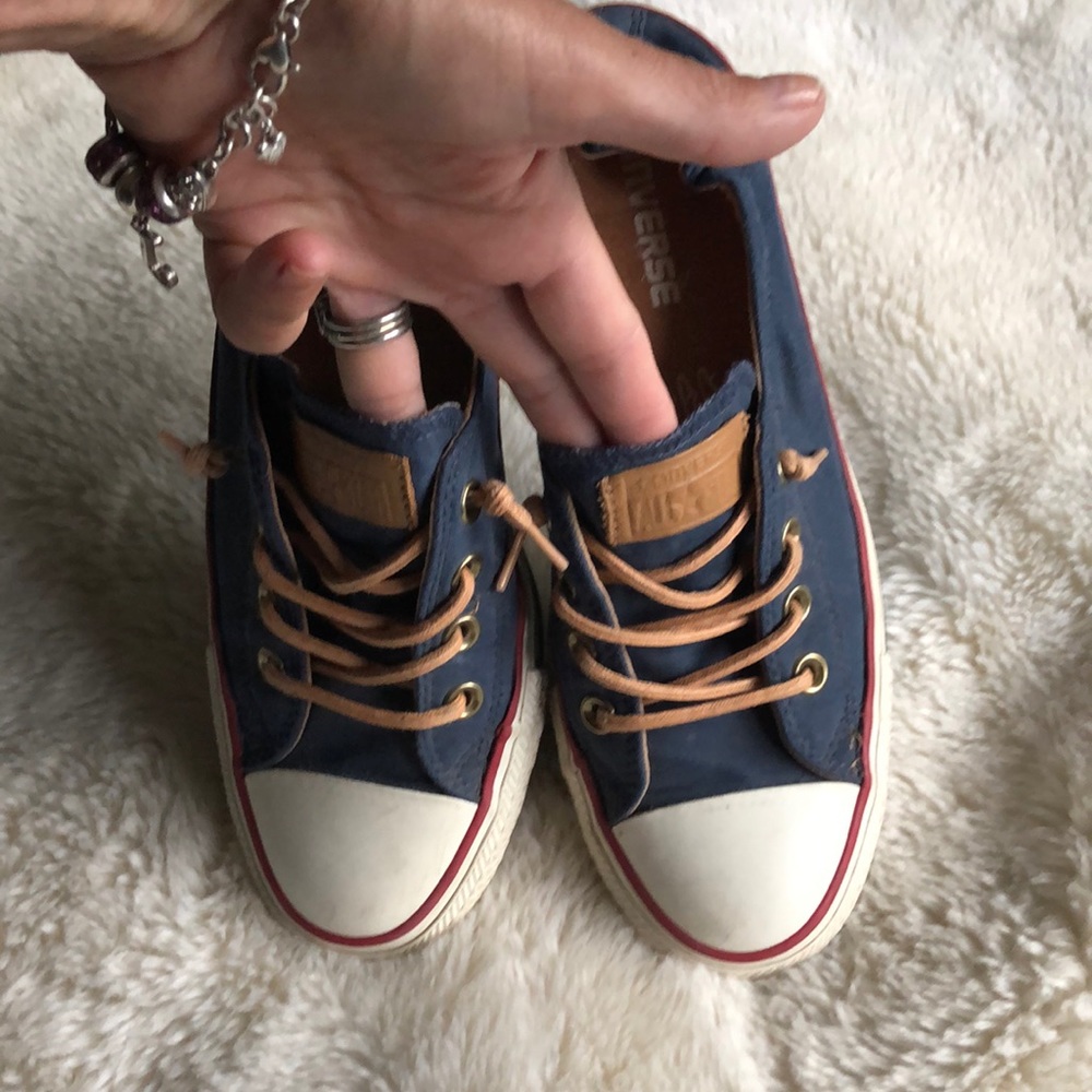 Converse tennis shoes